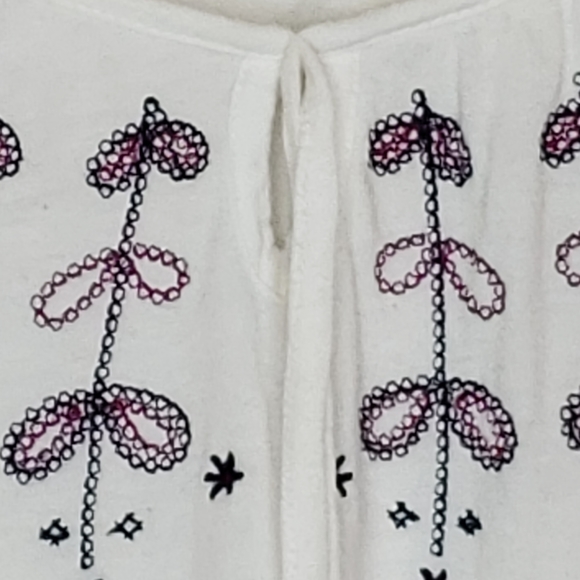 Izod 100% Cotton LARGE Cottagecore Romantic Floral Embroidered Stitches PL - Picture 3 of 7